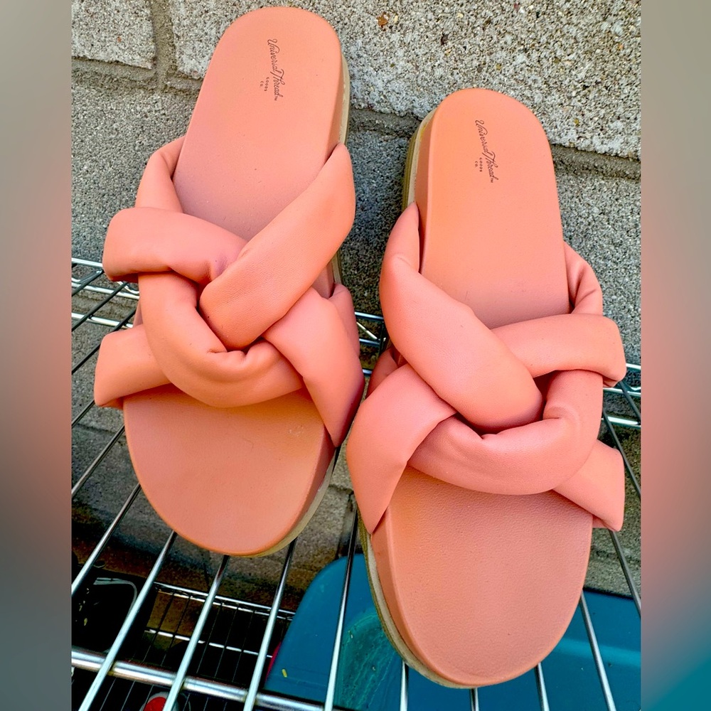 Universal Thread puffy knot slide